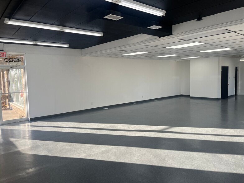 More Photos Of 3520-3560 Pontiac Lake Rd, Waterford Storefront For Lease