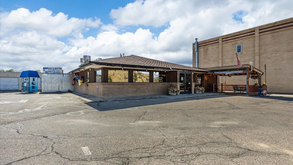 More Photos Of 2178 Railroad Ave, Rifle Restaurant For Sale