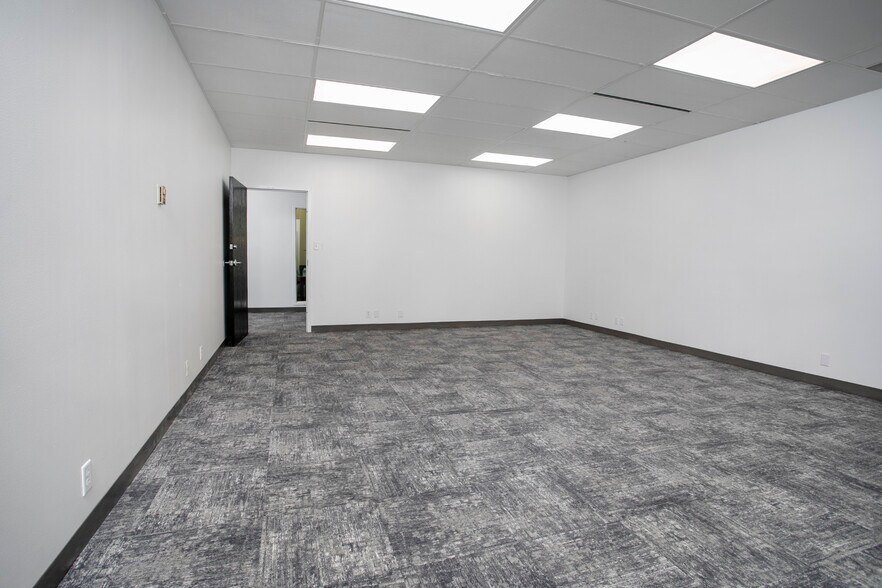More Photos Of 3300 S Broadway Ave, Tyler Unknown For Lease
