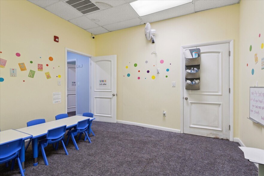 More Photos Of 14859 Warwick Blvd, Newport News Restaurant For Lease