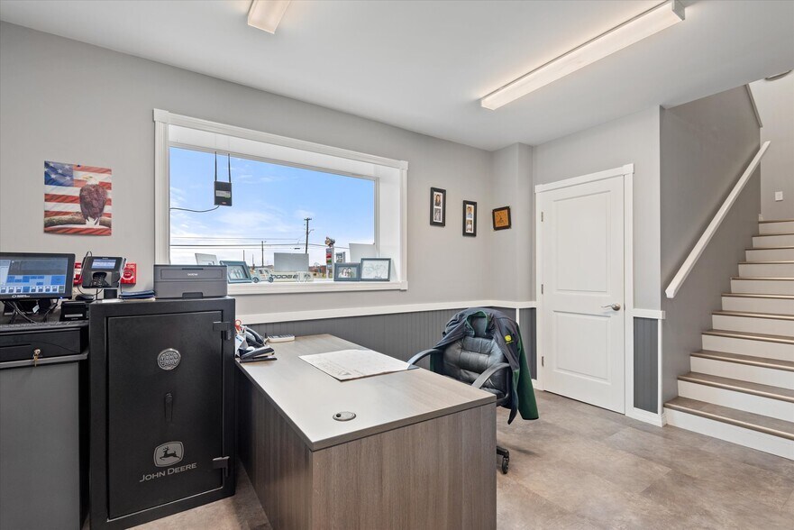 More Photos Of 86 Parsons St, Presque Isle Service Station For Sale