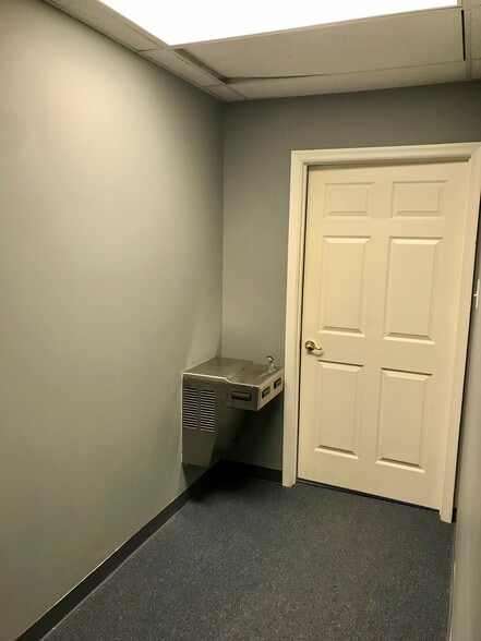 More Photos Of 1130 International Pky, Fredericksburg Warehouse For Lease