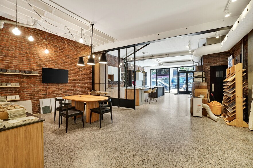 More Photos Of 7553 Rue Saint-Hubert, Montréal General Retail For Lease