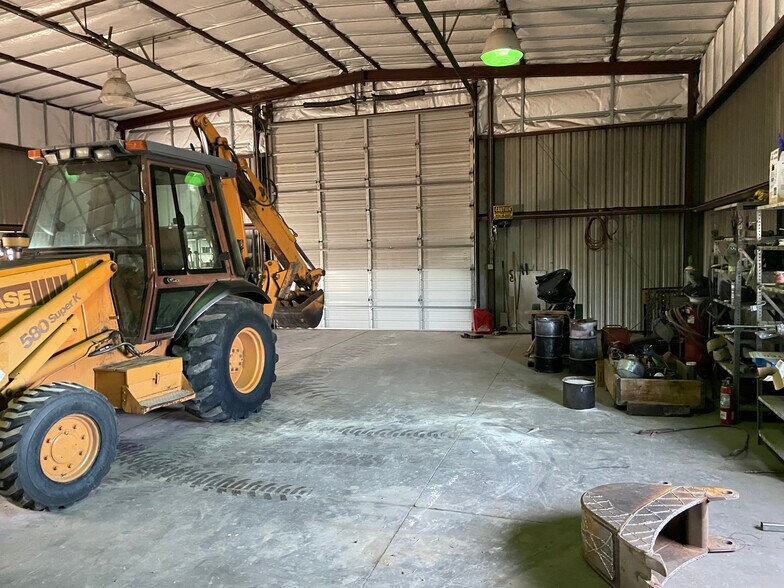 More Photos Of 1810 Lake St, Silver Springs Warehouse For Lease