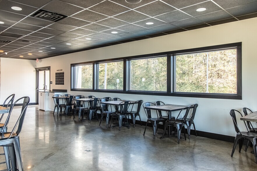 More Photos Of 2057 E Madison Ave, Bastrop Freestanding For Sale