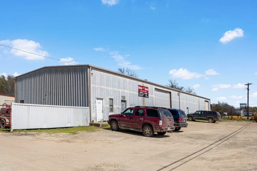 More Photos Of 2620 Farm Road 79, Paris Warehouse For Sale