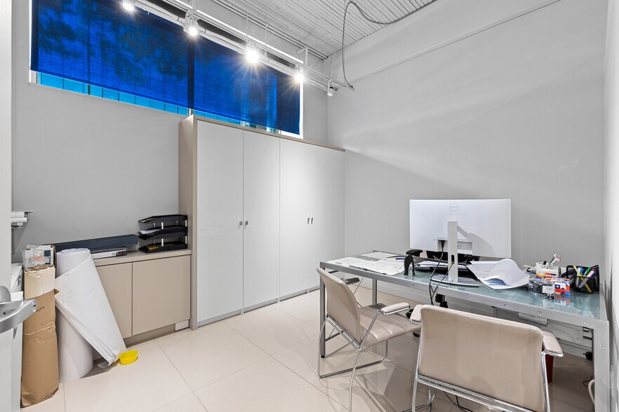 More Photos Of 326 Davenport Rd, Toronto Freestanding For Lease