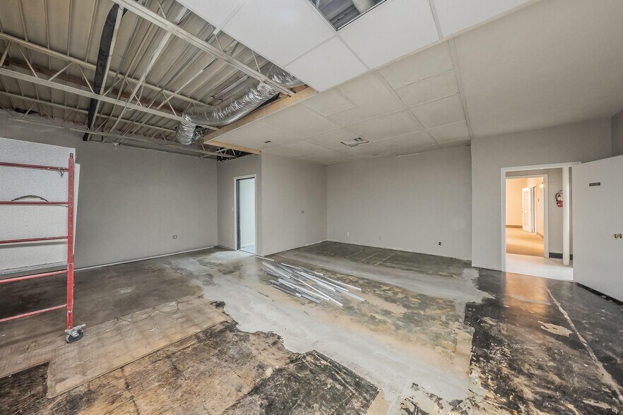 More Photos Of 5704 James Ave, Fort Worth Storefront Retail Office For Sale