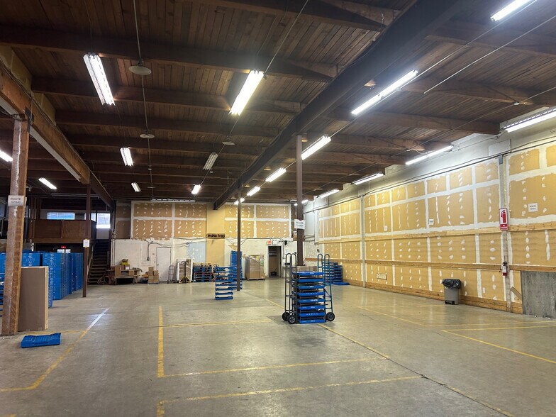 More Photos Of 3815-3835 1st Av, Burnaby Warehouse For Lease