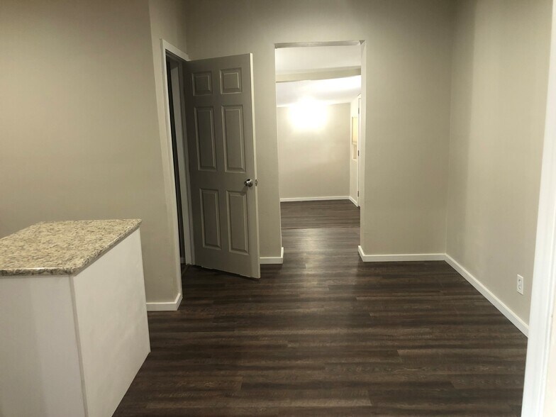 More Photos Of 2217 Hemphill St, Fort Worth Office For Sale