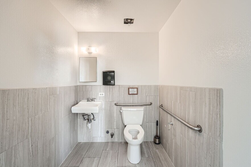 More Photos Of 4300 Kipling St, Wheat Ridge General Retail For Sale