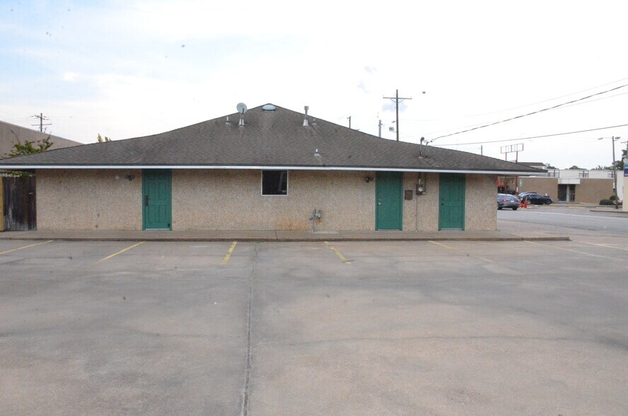 More Photos Of 212 E Houston St, Cleveland Office For Lease