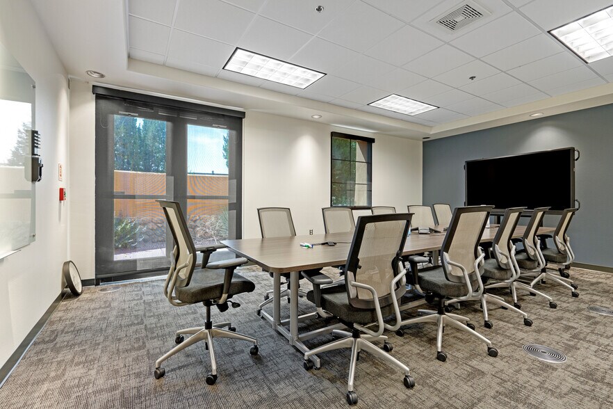 More Photos Of 1 Plaza La Prensa Rd, Santa Fe Office For Sale