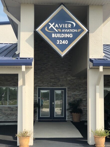 More Photos Of 3240 Airfield Dr E, Lakeland Airplane Hangar For Lease
