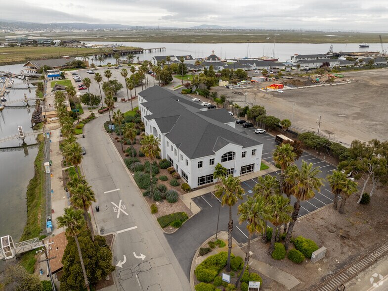 More Photos Of 400 Seaport Ct, Redwood City Medical For Lease