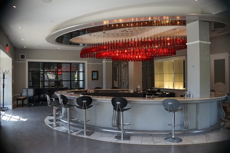 More Photos Of 929 Main St, Saint Helena Restaurant For Sale