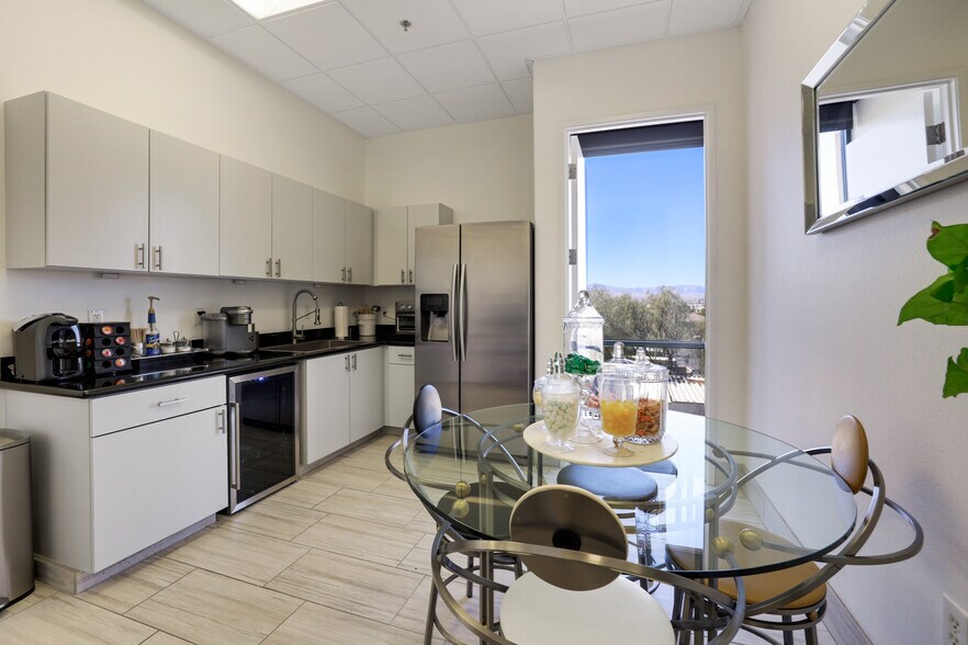 More Photos Of 2904 W Horizon Ridge Pky, Henderson Medical For Lease