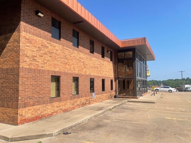 More Photos Of 2700 N Belt Hwy, Saint Joseph Office For Sale