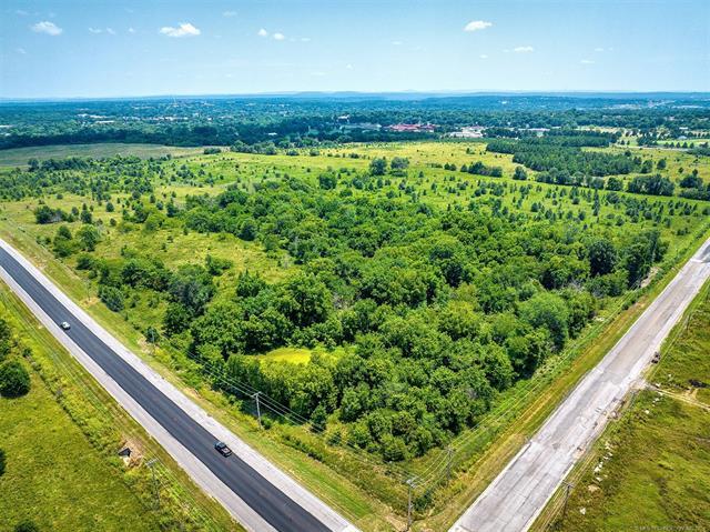 More Photos Of 7 Mathis Park Dr, Tahlequah Dormitory For Sale