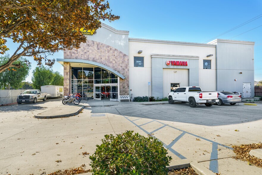 More Photos Of 2333 Montiel Rd, San Marcos Showroom For Sale