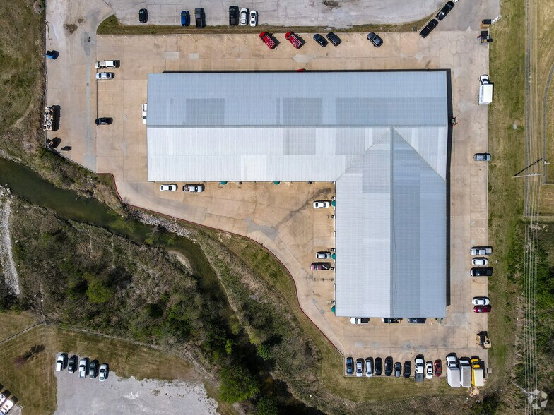 More Photos Of 11626-11686 E 51st St, Tulsa Warehouse For Lease