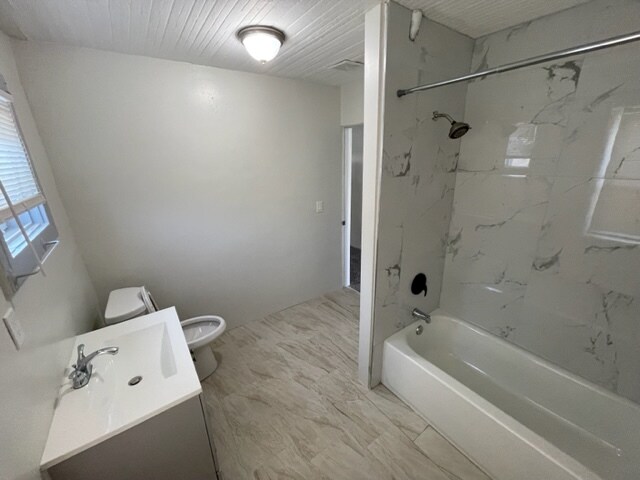 More Photos Of 401 E California Ave, Bakersfield Storefront Retail Residential For Sale