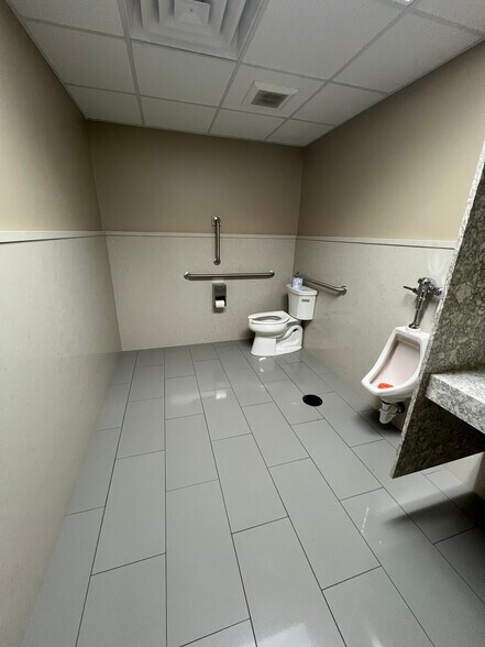 More Photos Of 213 S Oak Ave, Owatonna Office For Sale