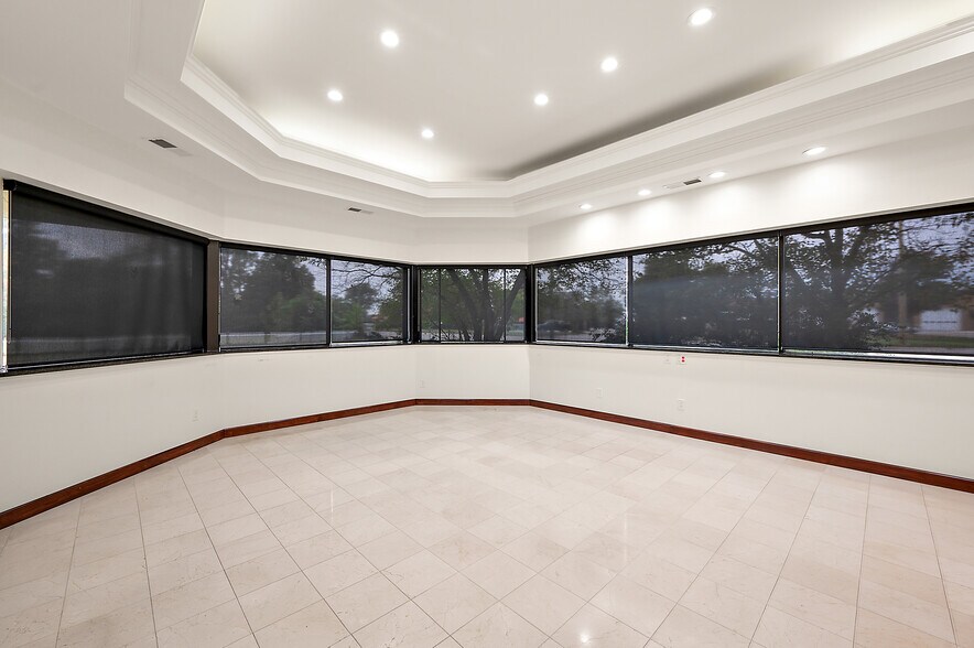 More Photos Of 33830 Harper Ave, Clinton Township Medical For Lease