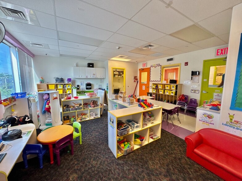 More Photos Of 215-15 Northern Blvd, Bayside Storefront Retail Office For Sale