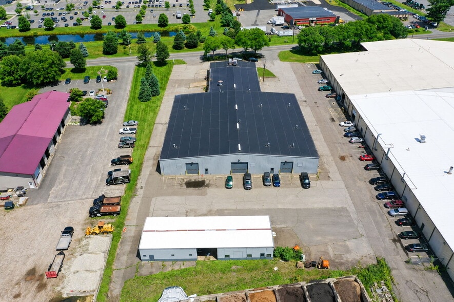 More Photos Of 481 Sullivan Ave, South Windsor Manufacturing For Lease