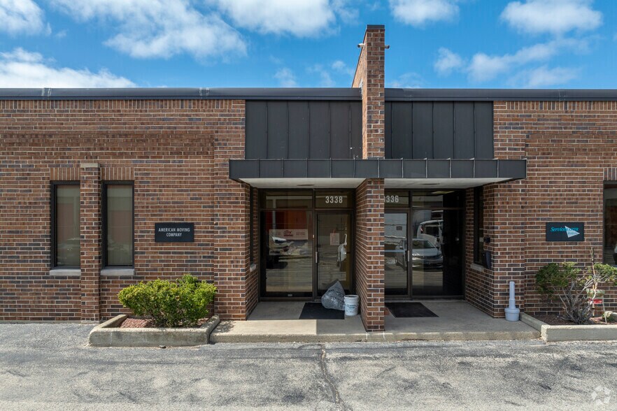 More Photos Of 3340 W Lake Ave, Glenview Warehouse For Lease