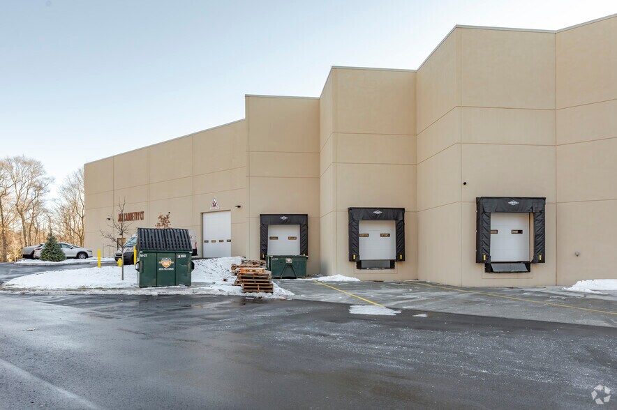 More Photos Of 300 Sub Way, Milford Warehouse For Lease