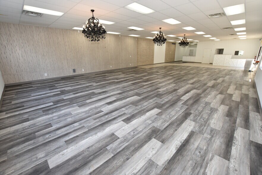 More Photos Of 5480-5488 Richfield Rd, Flint Unknown For Lease