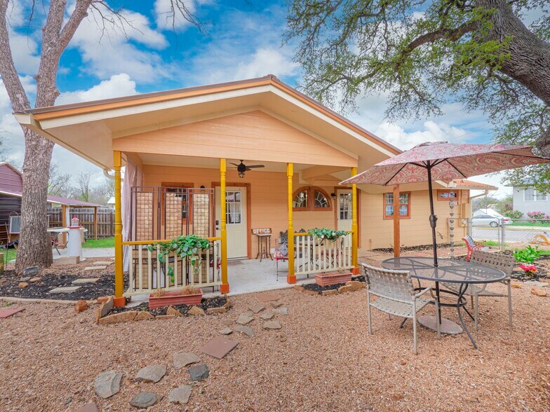 More Photos Of 1307 Wright St, Llano Freestanding For Sale