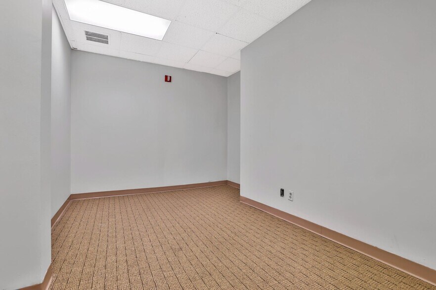 More Photos Of 240-260 W Nyack Rd, West Nyack Warehouse For Lease