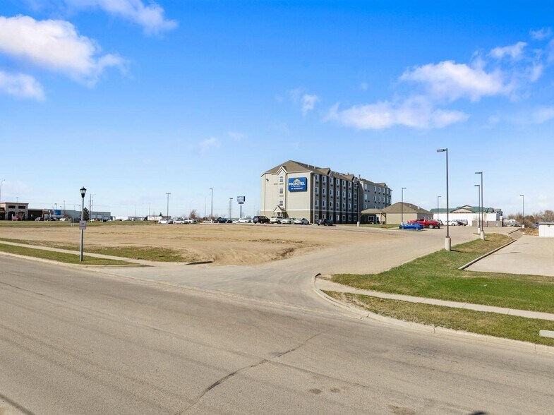 More Photos Of 400 37th Ave SW ave, Minot Land For Sale