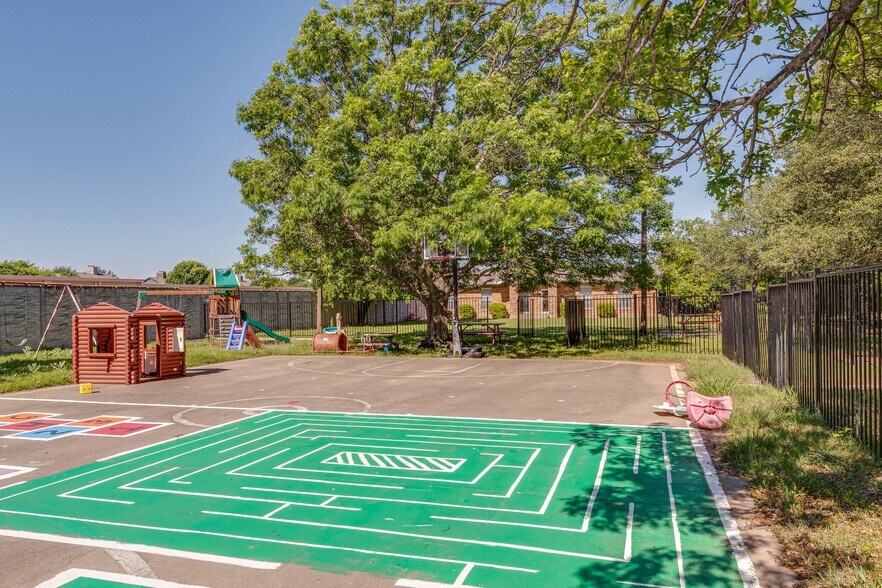 More Photos Of 716 E Main St, Allen Schools For Lease