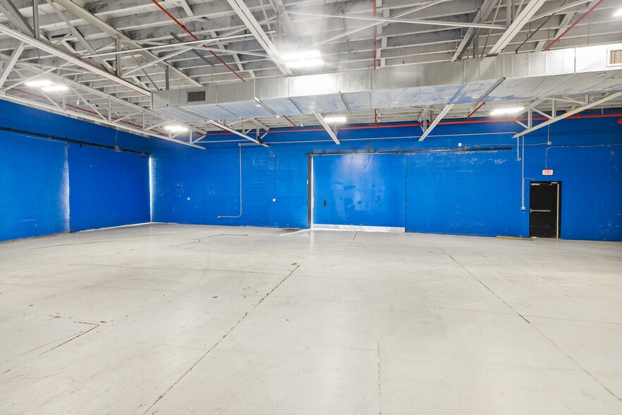 More Photos Of 122 E Laurel St, Mullins Industrial For Sale