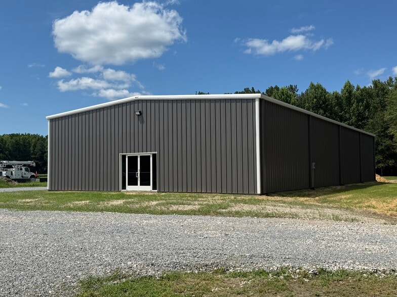 More Photos Of 4834 US Highway 264 W, Washington Flex For Lease