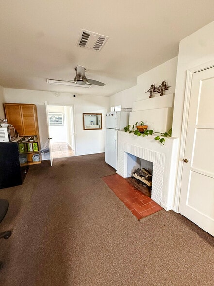 More Photos Of 11628-11630 Victory Blvd, North Hollywood Freestanding For Sale