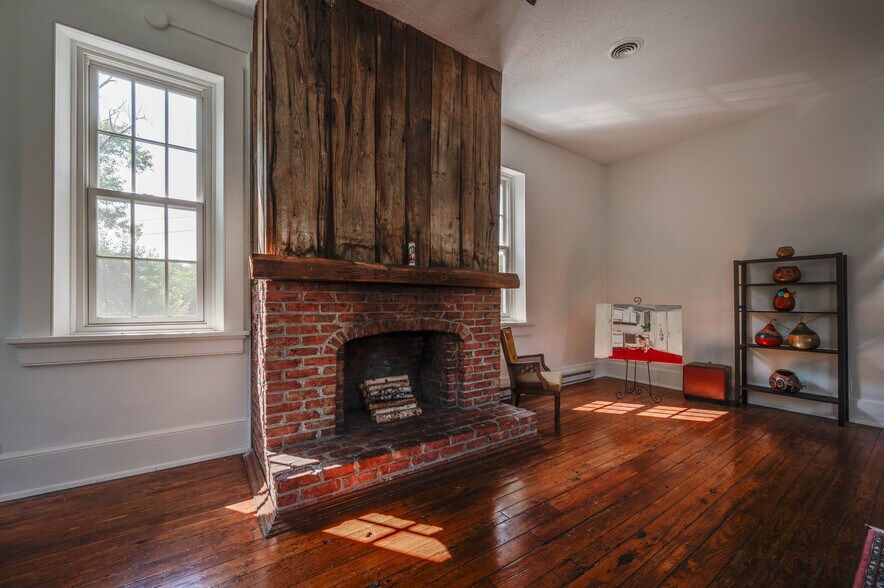 More Photos Of 1901 Monkton Rd, Monkton Storefront Retail Office For Sale