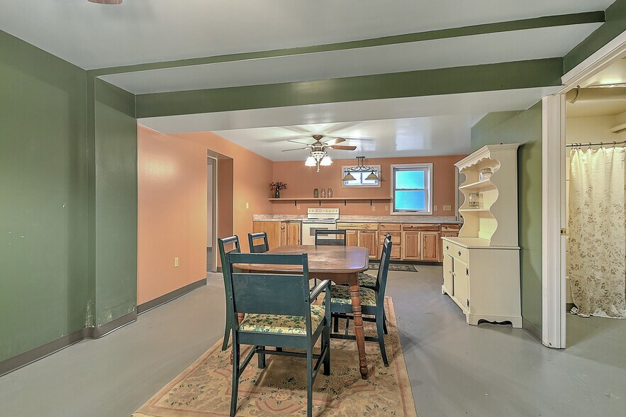 More Photos Of 19407 Bethel Rd, Abingdon Flex For Sale