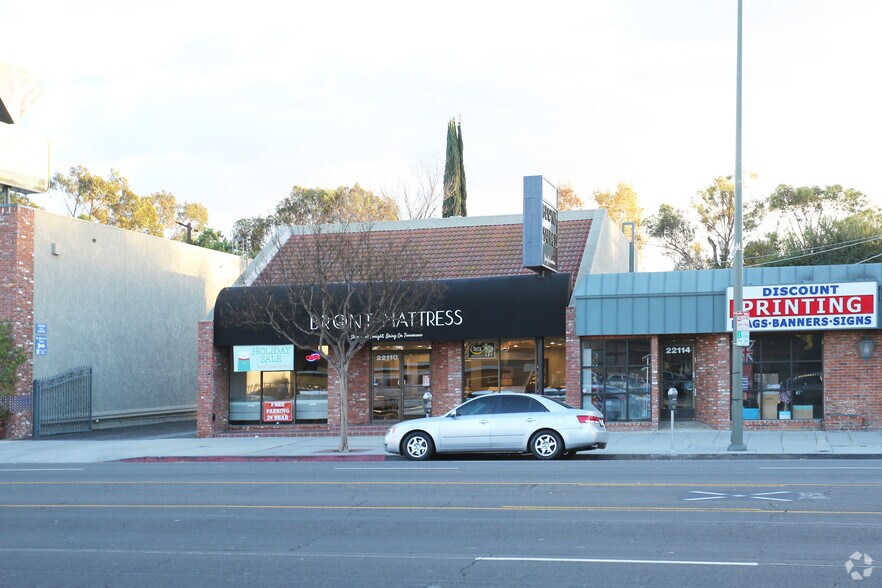 More Photos Of 22110 Ventura Blvd, Woodland Hills Storefront For Lease