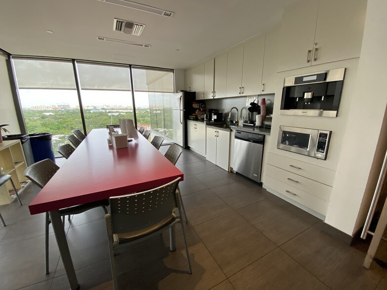 More Photos Of 2665 S Bayshore Dr, Coconut Grove Office For Lease