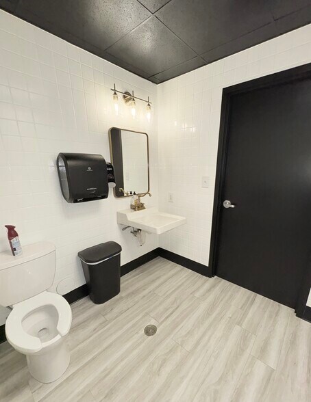 More Photos Of 1772 General Booth Blvd, Virginia Beach Flex For Lease