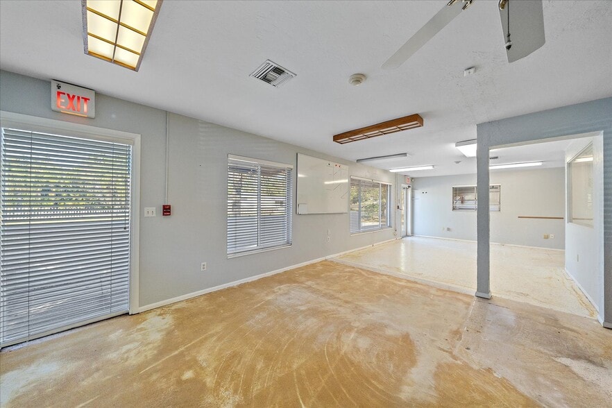 More Photos Of 4242 McIntosh Ln, Sarasota Storefront Retail Office For Sale