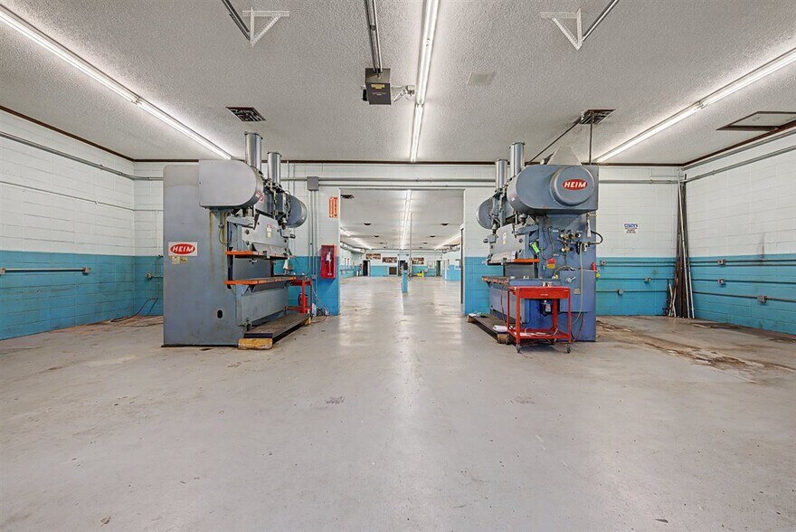 More Photos Of 16771 S 15th St, Galesville Warehouse For Sale