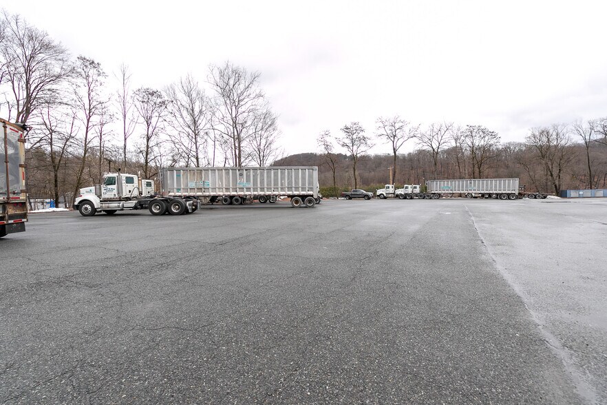 More Photos Of 56 US 46 Hwy, Columbia Distribution For Lease