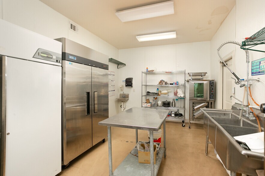 More Photos Of 301 W State Highway 72, Kenedy Hotel For Sale