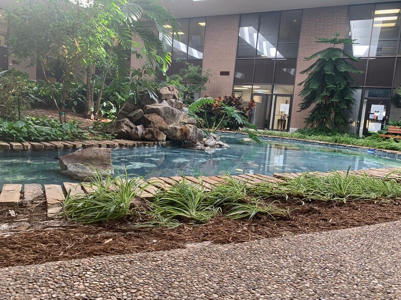 More Photos Of 4021A Ambassador Caffery Pky, Lafayette Office For Lease